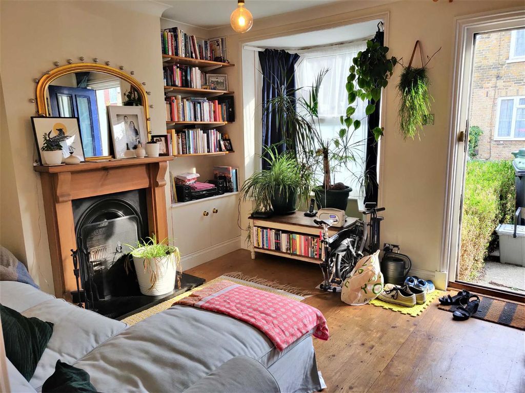 Property photo 2 of 10