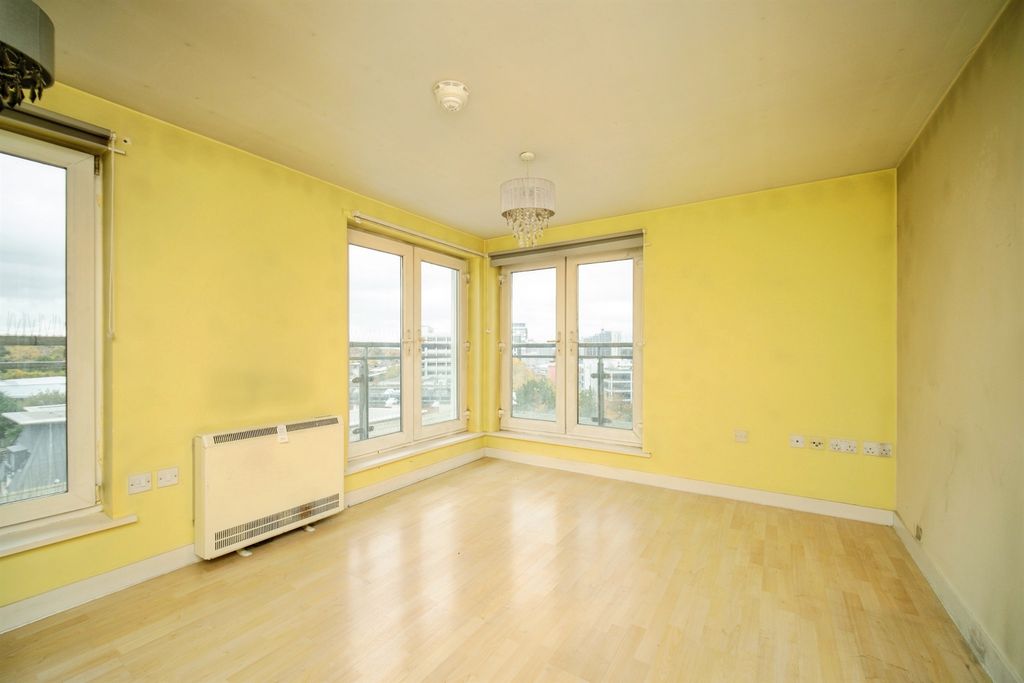 Property photo 2 of 11