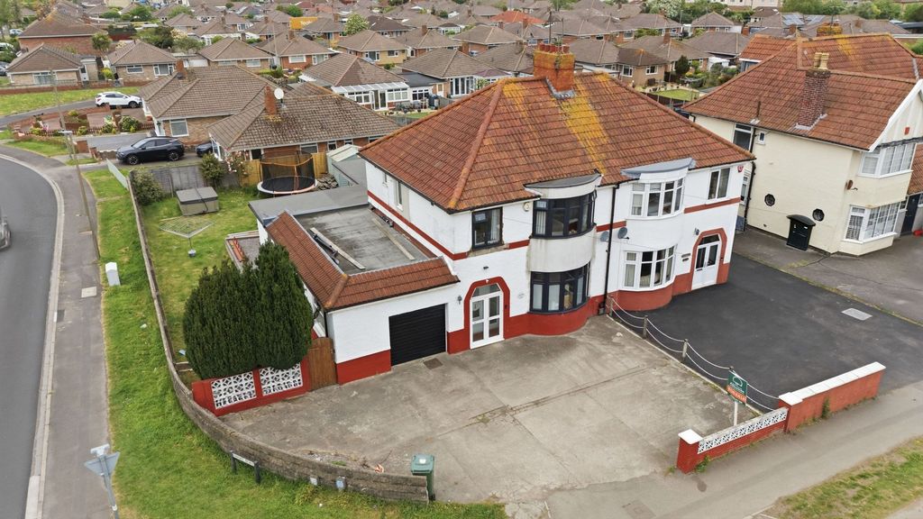 Property photo 2 of 29
