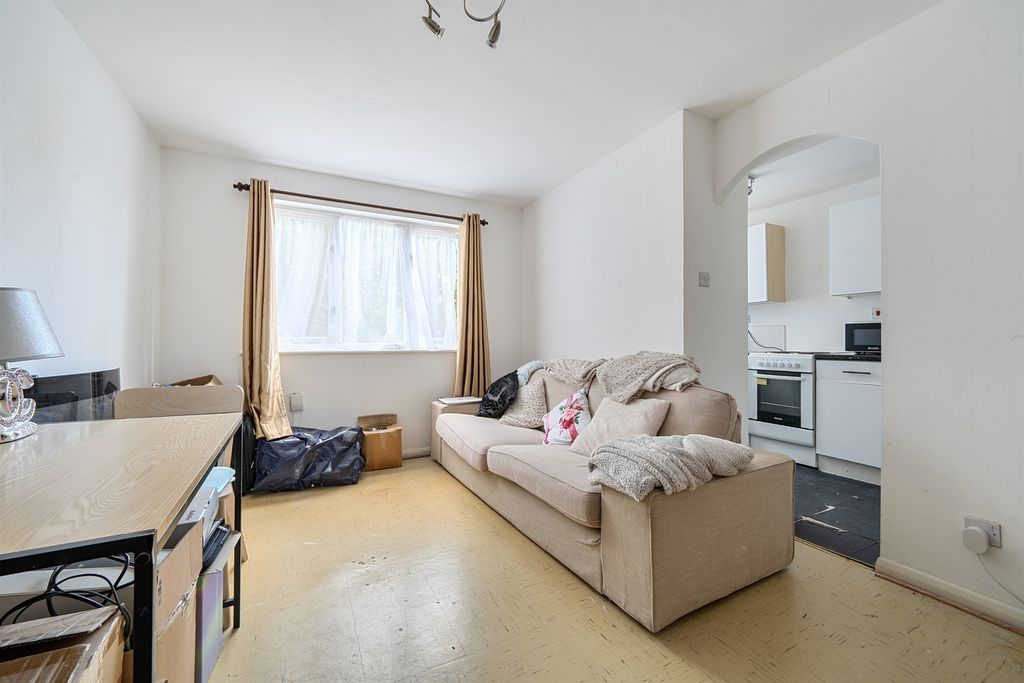 Property photo 2 of 9