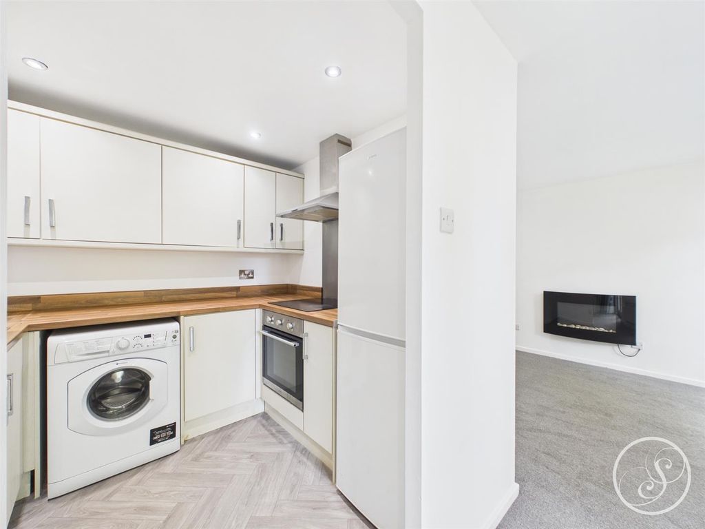 Property photo 3 of 15 Kitchen