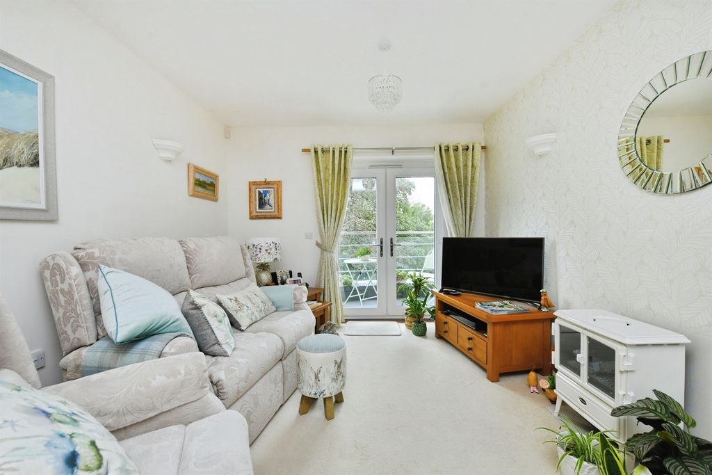 Property photo 2 of 17