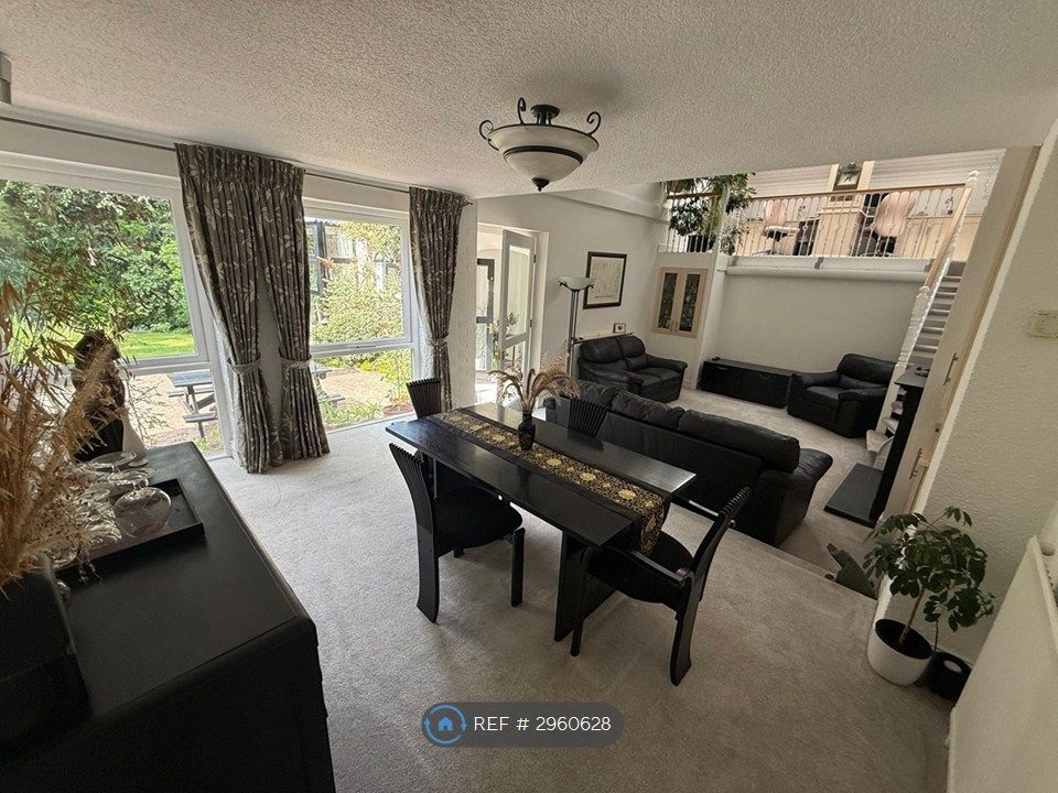 Property photo 3 of 28