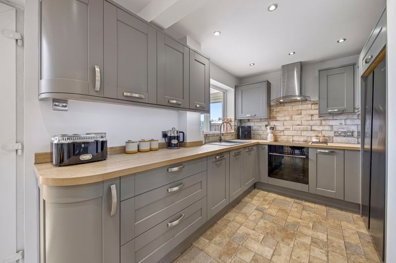 Property photo 3 of 31 Kitchen