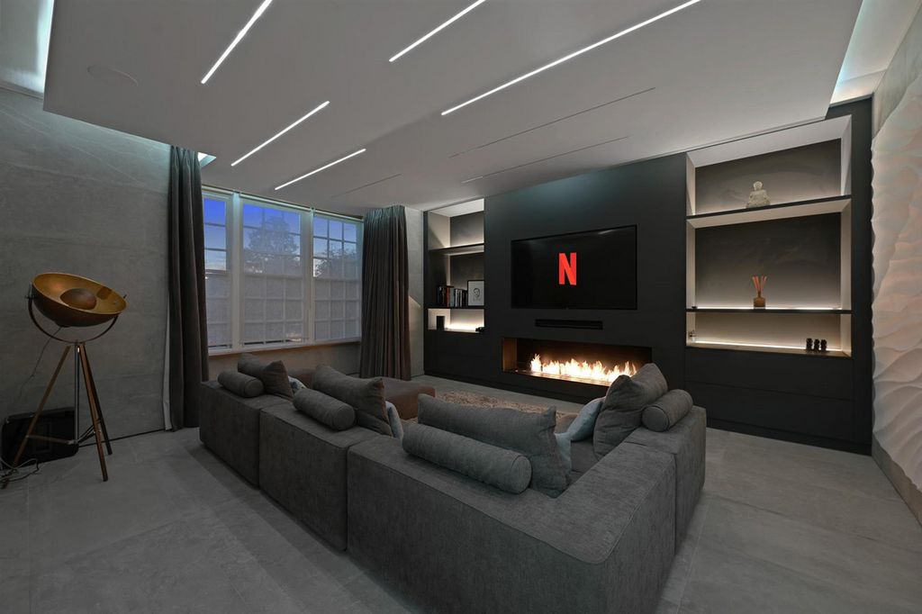 Property photo 1 of 32