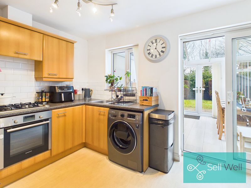 Property photo 3 of 17 Kitchen