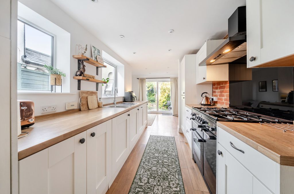 Property photo 2 of 14 1406372-7-6989c73...