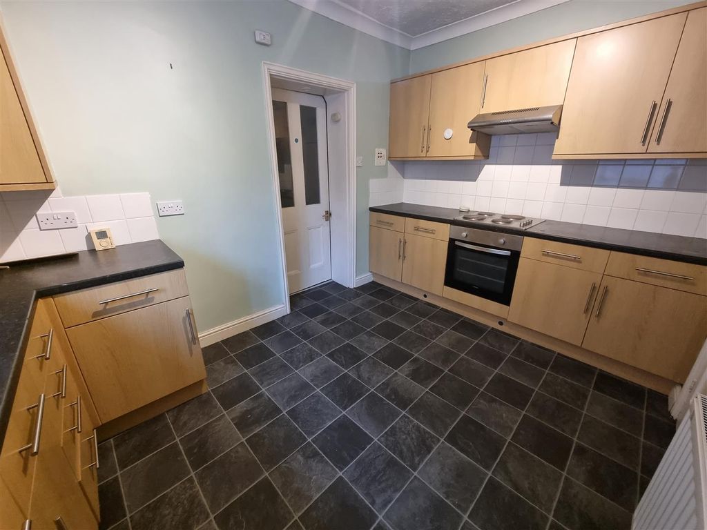 Property photo 3 of 13 Kitchen