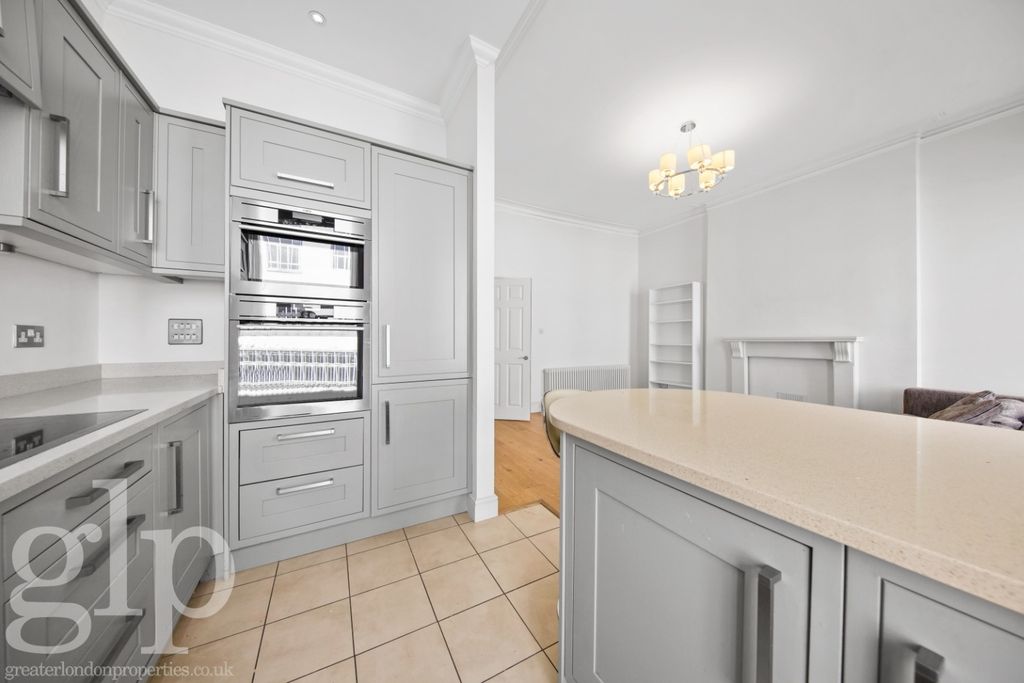 Property photo 3 of 18 2338474