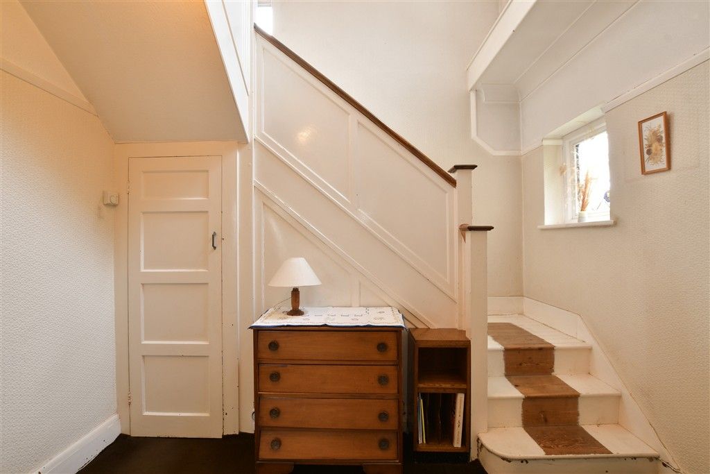 Property photo 3 of 14 Hallway