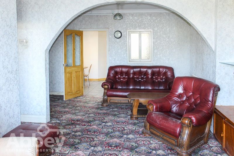 Property photo 3 of 20 Lounge 2