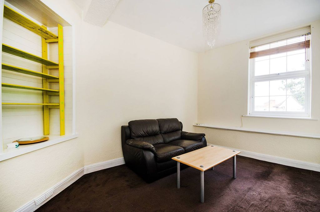 Property photo 3 of 5