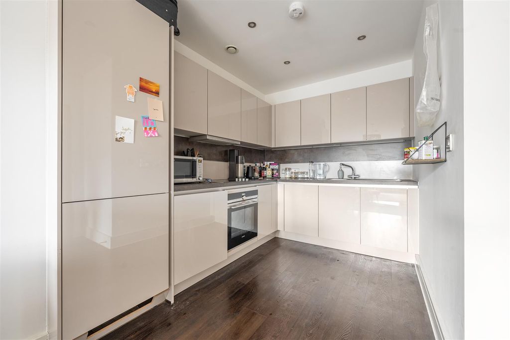 Property photo 2 of 15 Boleyn Road, N16
