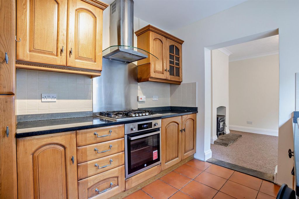 Property photo 3 of 19 Kitchen