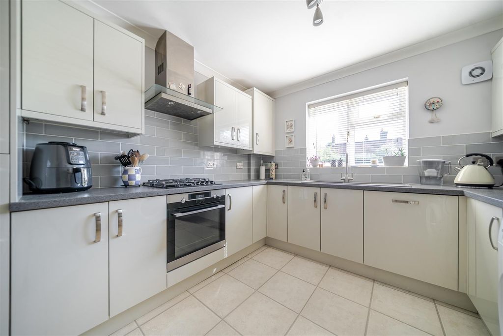 Property photo 2 of 18 1289502-30-6824F5671c38d-Arw.Jpg