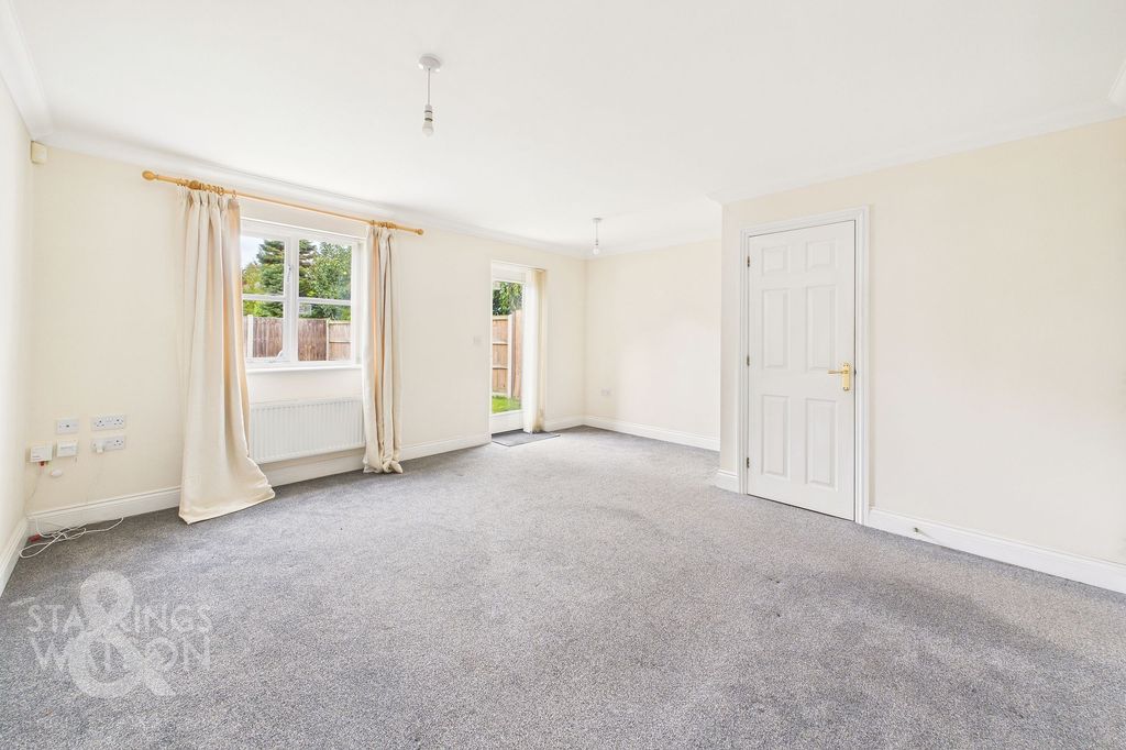 Property photo 2 of 32