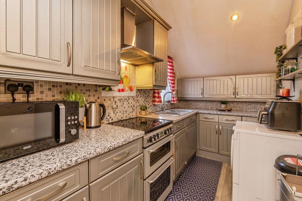 Property photo 3 of 16 Pbox-Img.Jpg