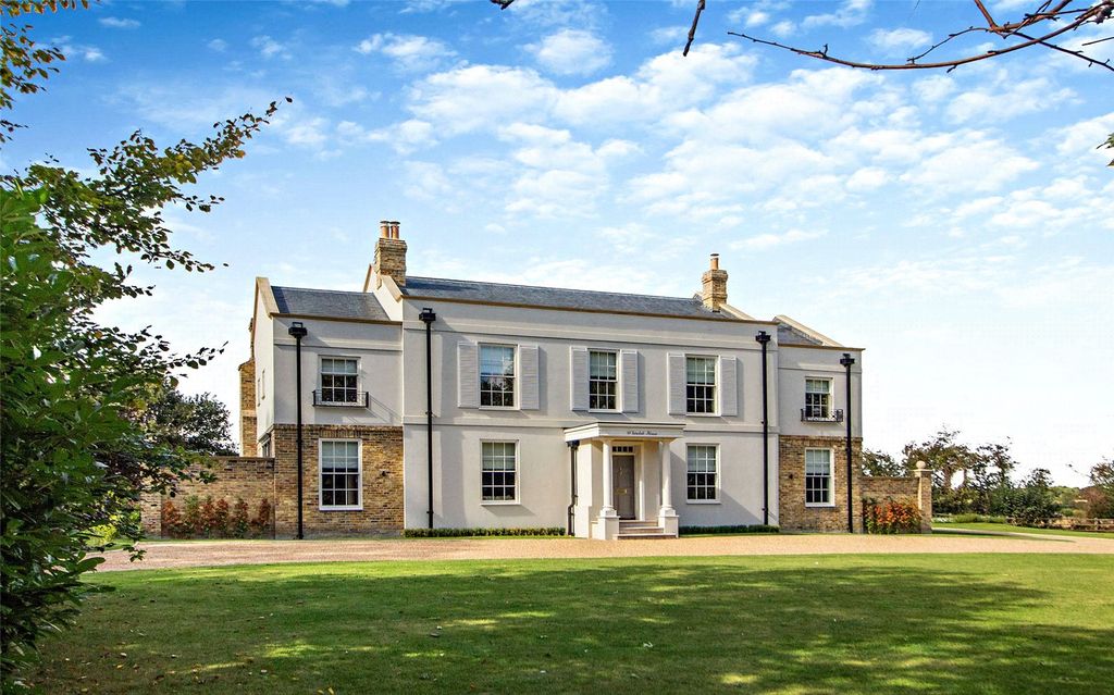 Property photo 1 of 32 Whindale House