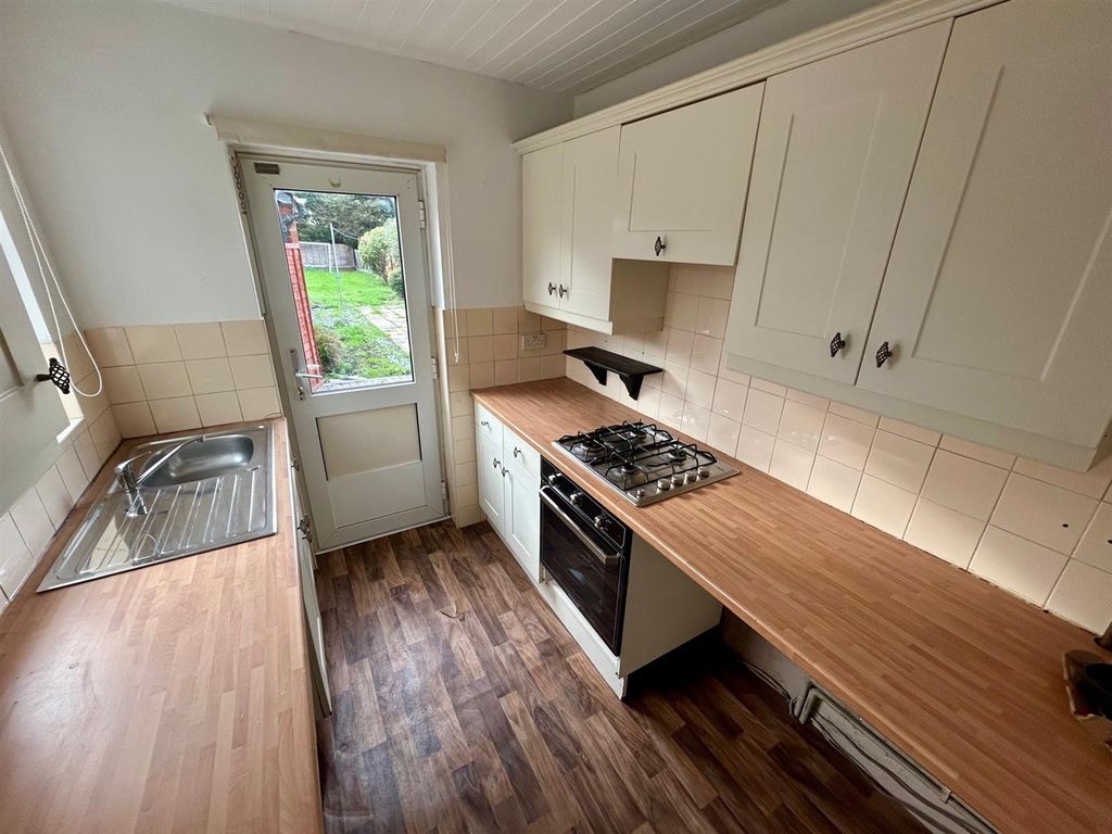 Property photo 1 of 9 Kitchen.Jpg