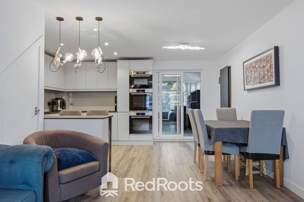 Property photo 3 of 18 5699773
