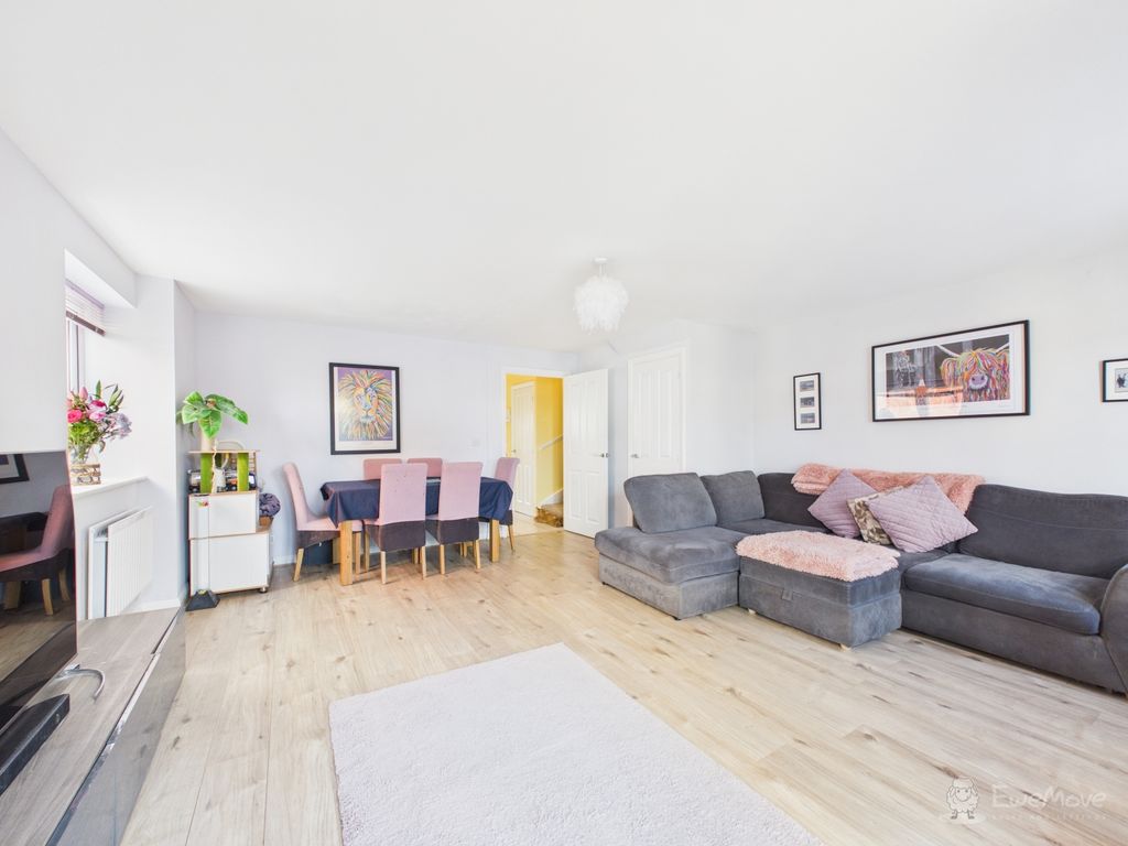 Property photo 3 of 20 Living Dining Room- Mark Stephens Ewemove Newmarke