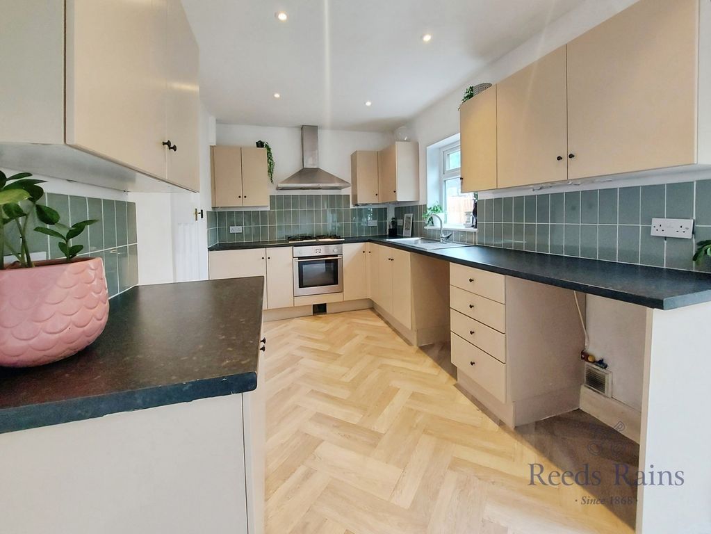 Property photo 2 of 24 Kitchen