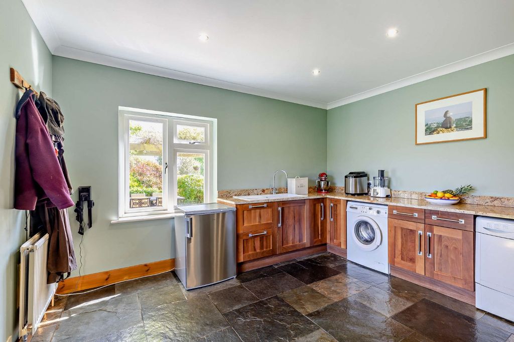 Additional image 14 of 6 bed detached house for saleHewshott Lane, Liphook, Hampshire GU30