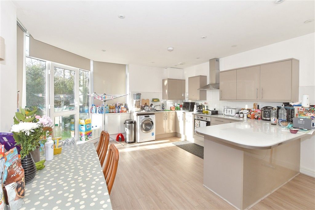 Property photo 1 of 9 Kitchen