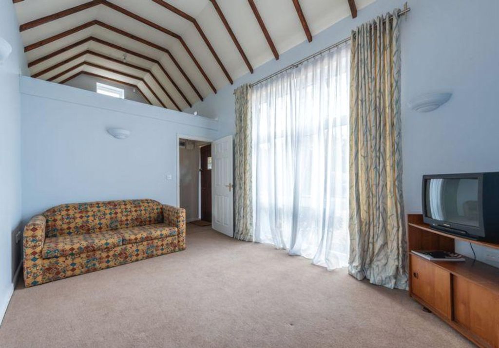 Property photo 2 of 13 Picture No. 35