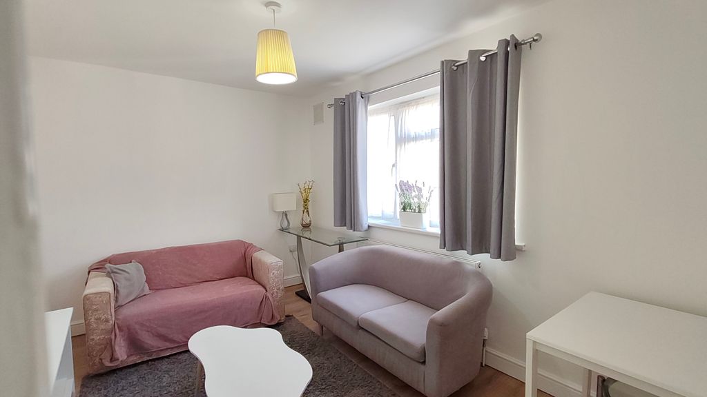 Property photo 3 of 8 Bedroom