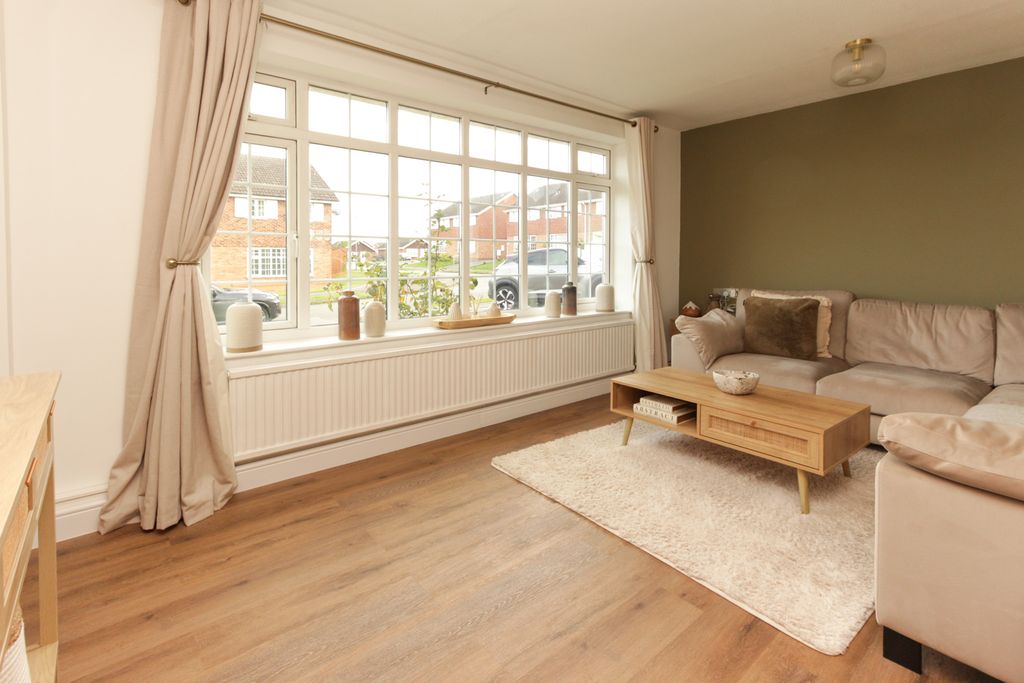 Property photo 2 of 10 Lounge