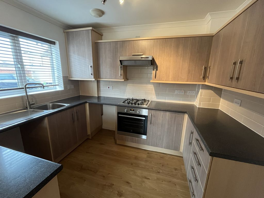 Property photo 2 of 10 Kitchen