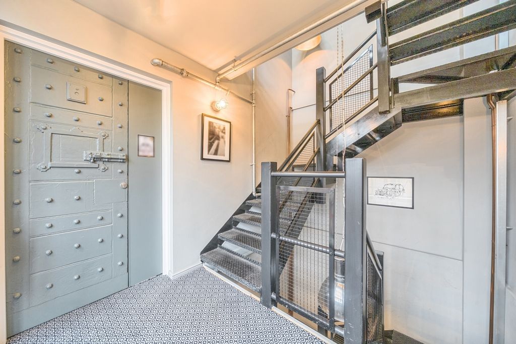 Property photo 2 of 23 1369787-4-68ee5Ff...