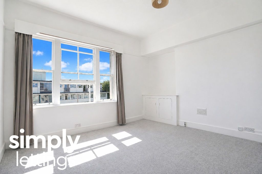 Property photo 2 of 8 Photo 1