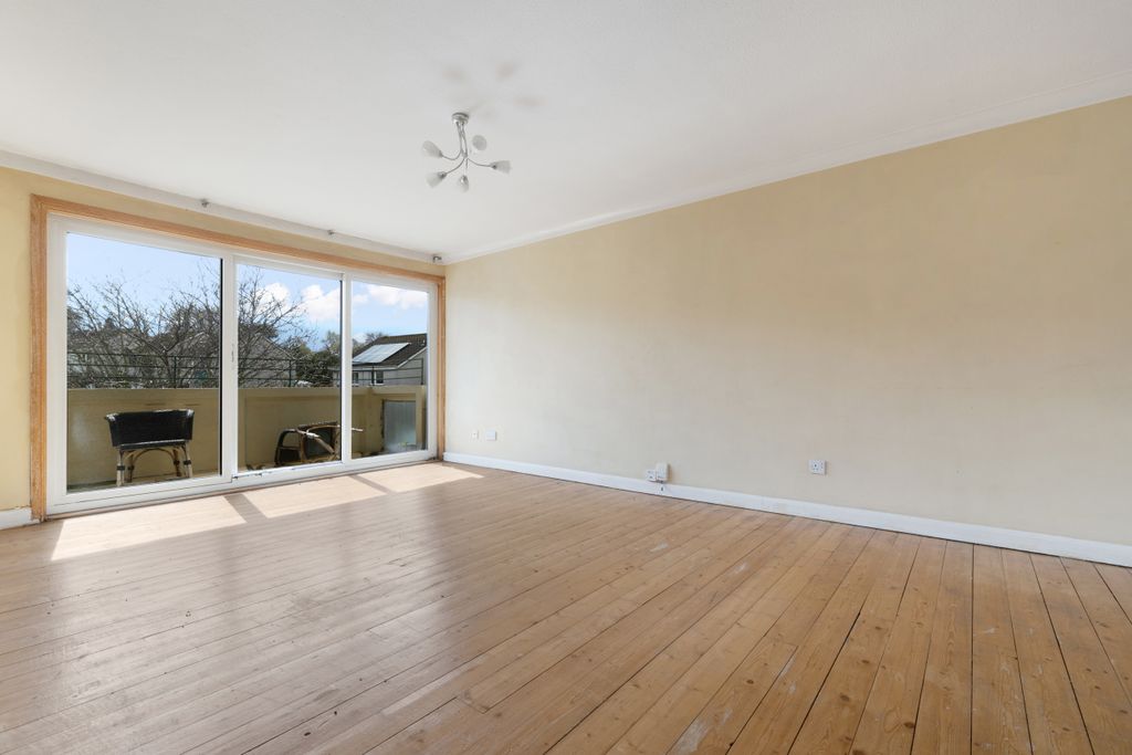 Property photo 3 of 34