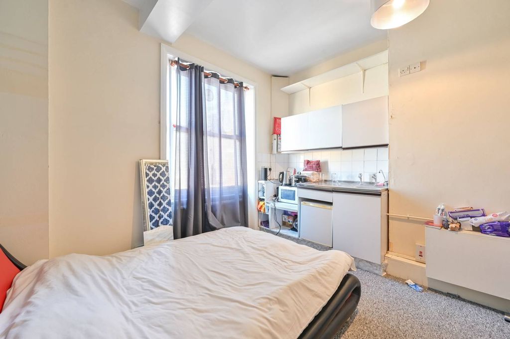 Property photo 2 of 5