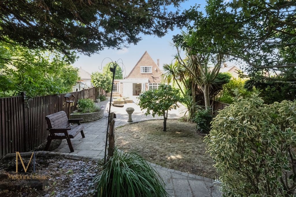 Property photo 2 of 32 Garden View