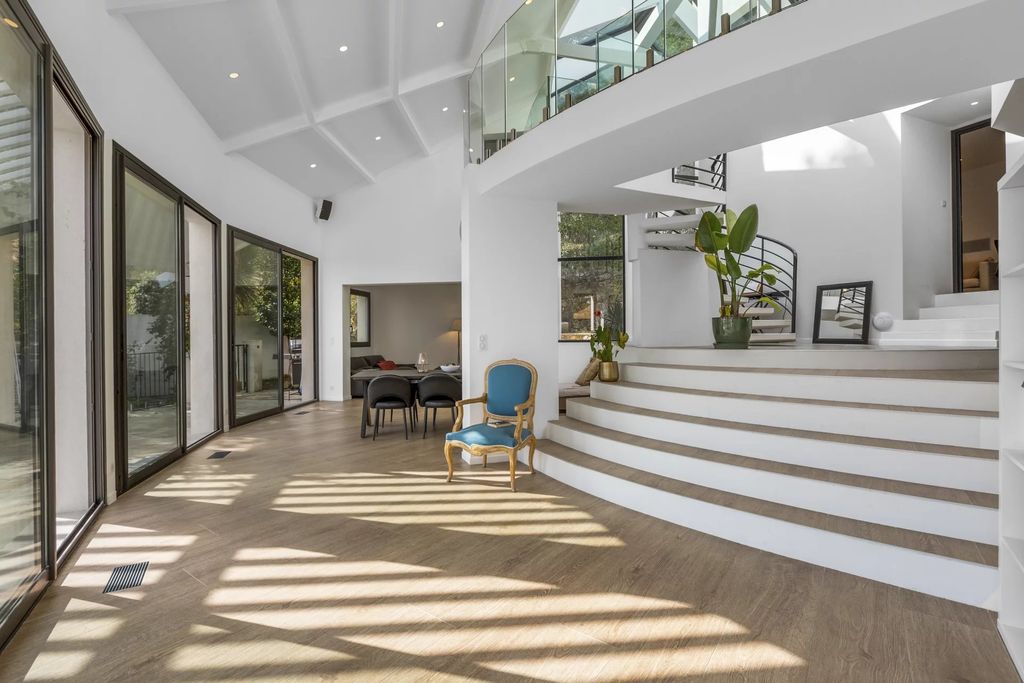 Property photo 3 of 50