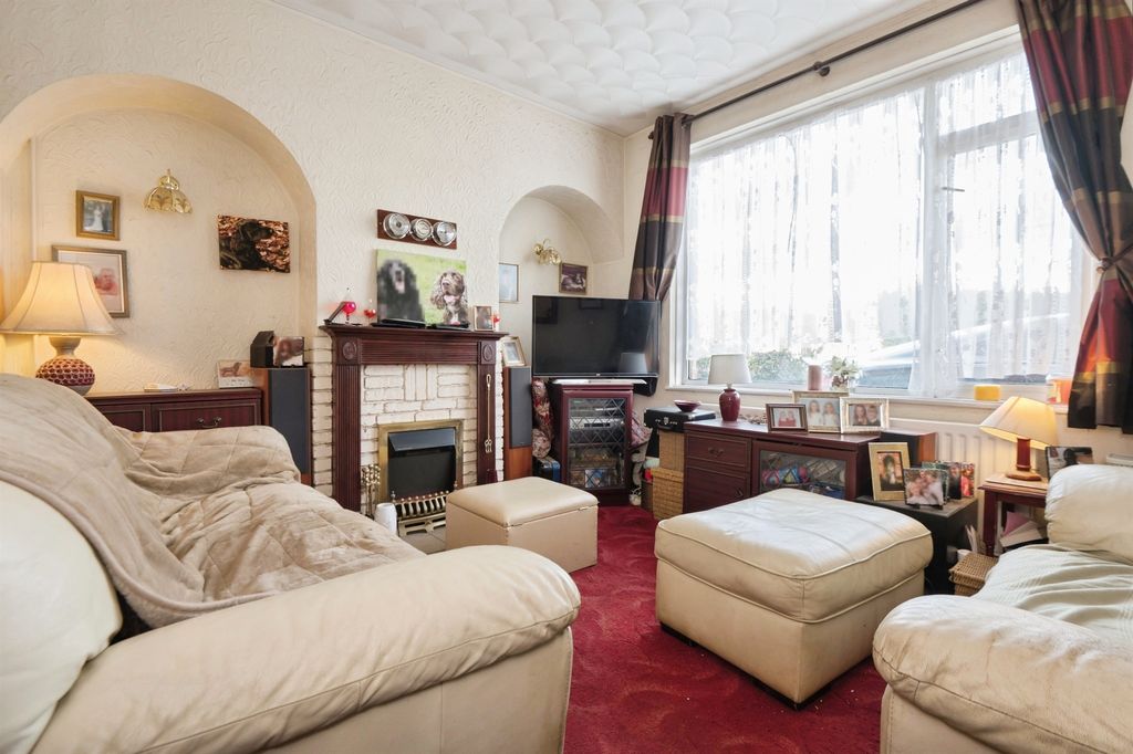 Property photo 2 of 17