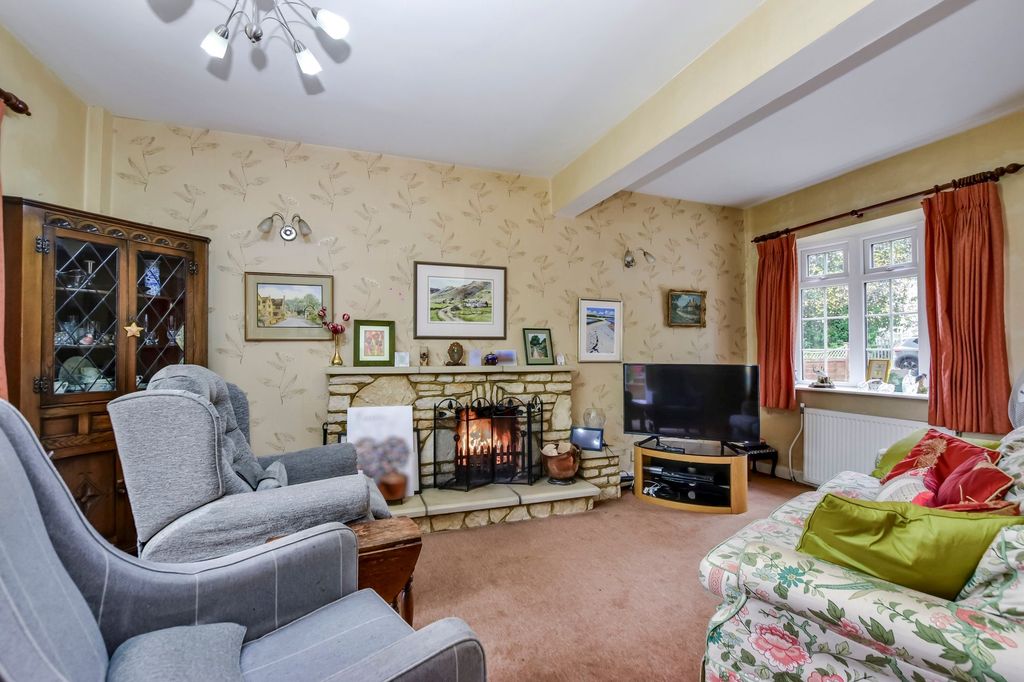 Property photo 2 of 28