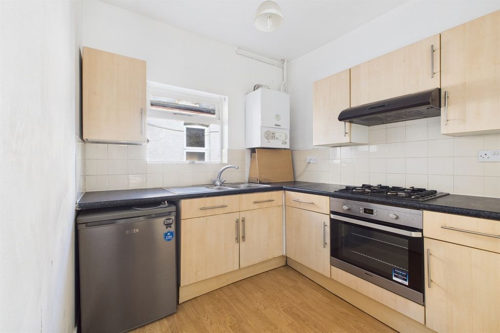 Property photo 2 of 6 Kitchen