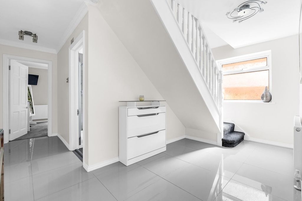 Property photo 2 of 25