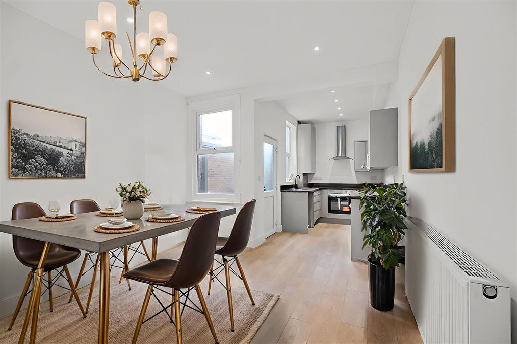 Property photo 3 of 20 Ai Kitchen Diner.Jpeg