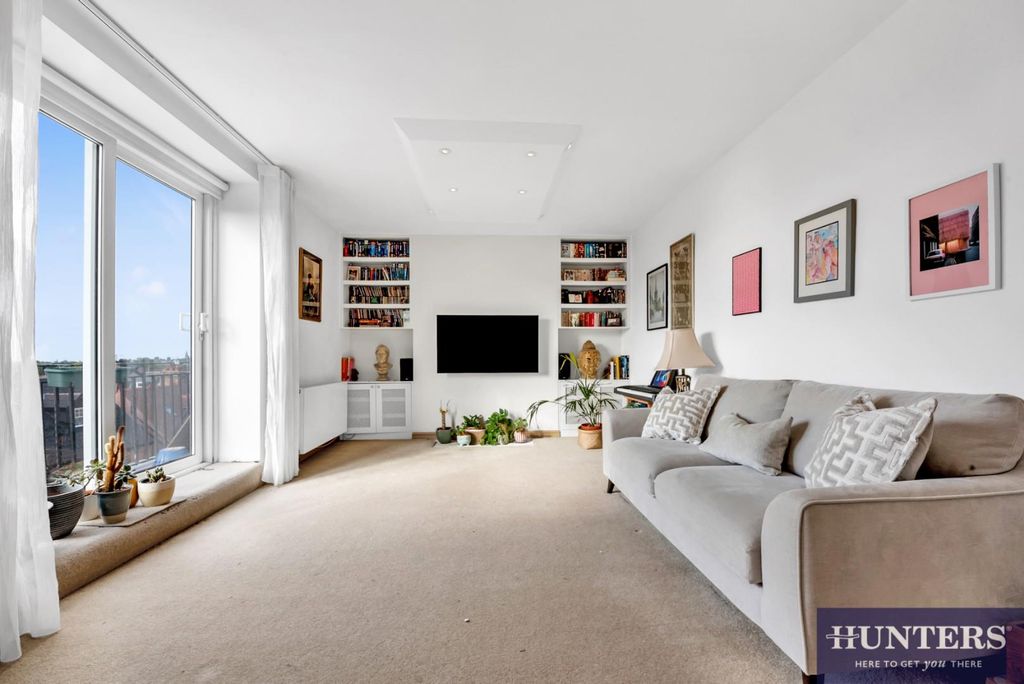 Property photo 1 of 19 Reception