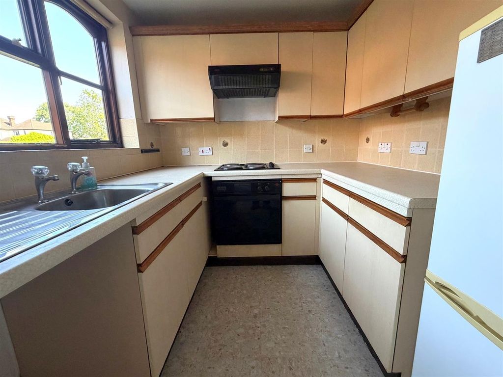 Property photo 3 of 10 Kitchen.Jpg