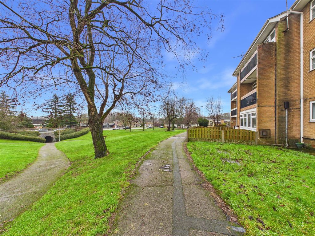 Property photo 3 of 17 Cam05476G0-Pr0119-Still019.Jpg