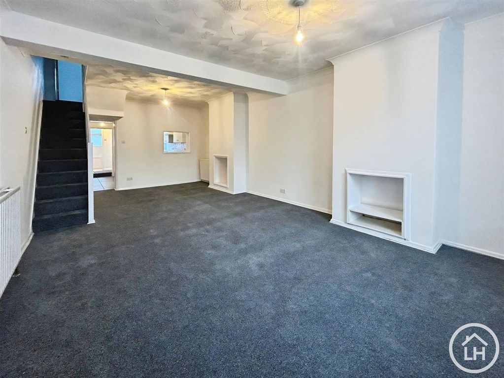 Property photo 3 of 10 Lounge