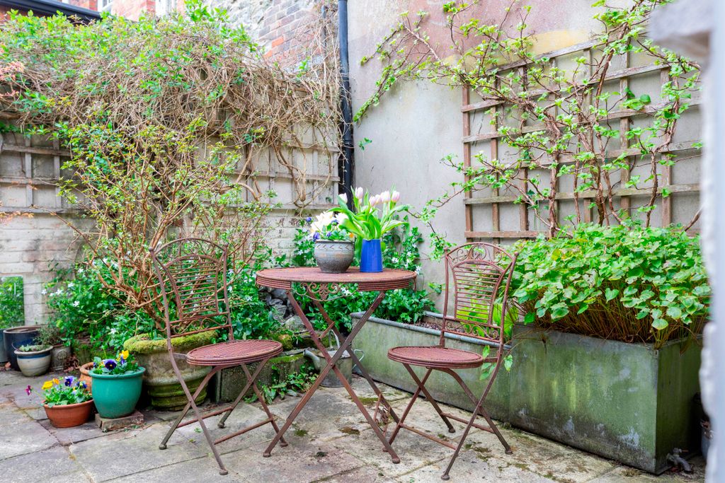 Property photo 2 of 17