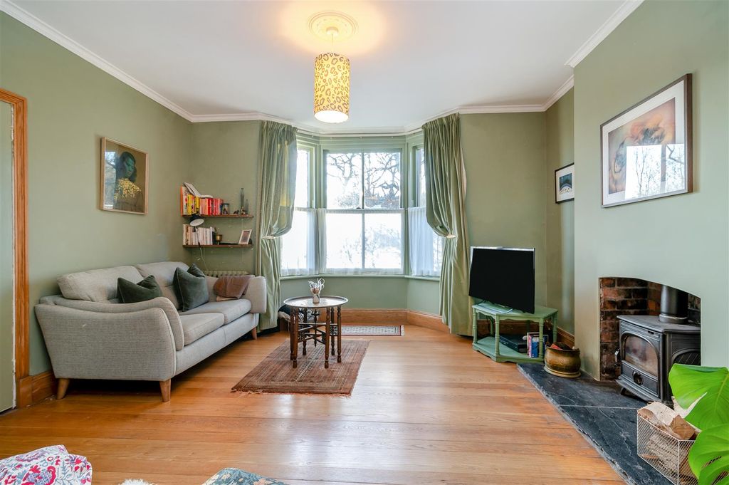 Property photo 2 of 27