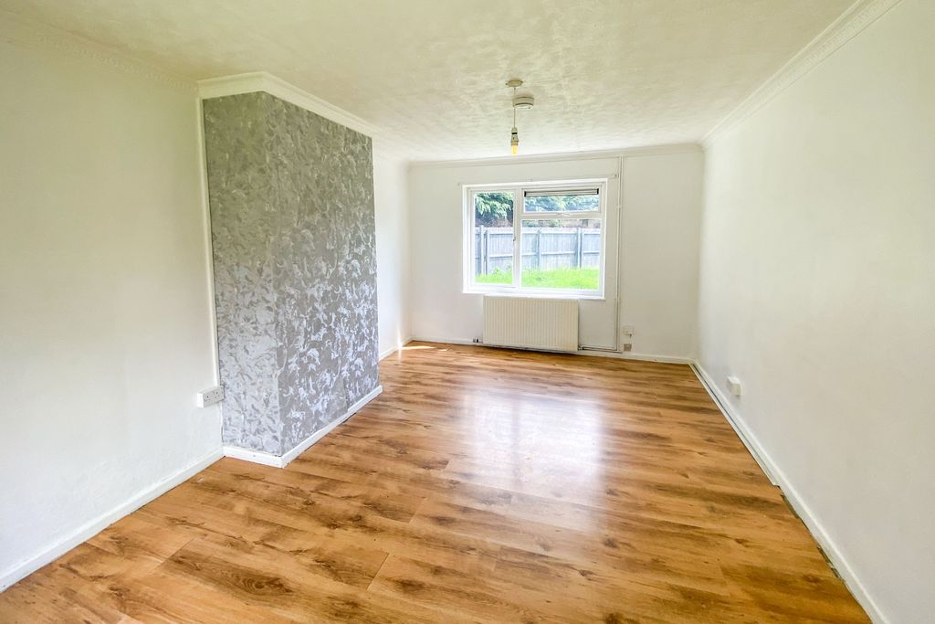 Property photo 3 of 18 7 Hill Corner Road, Chippenham, Wiltshire, Sn15 1Dw